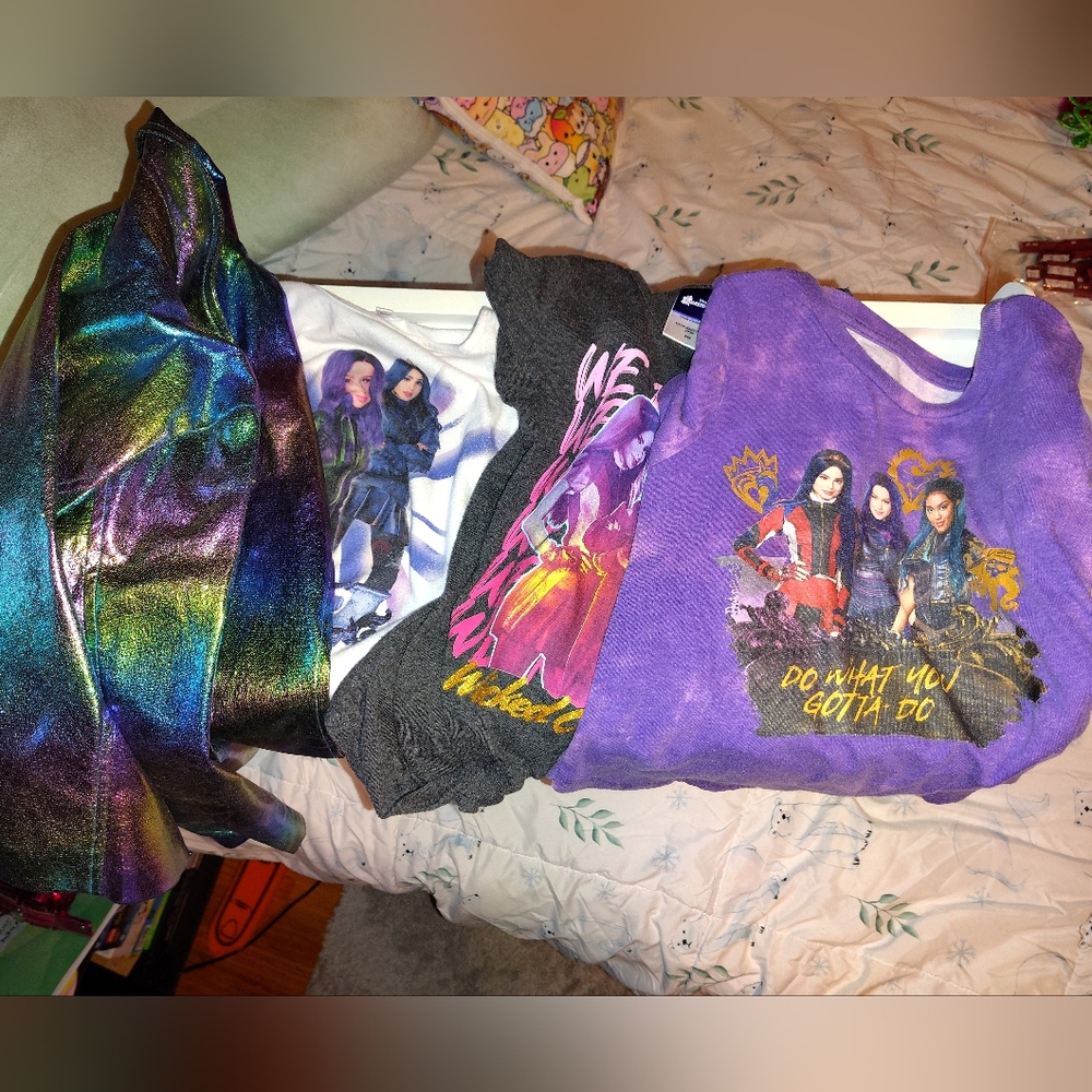 Disney Descendants Lot: 2 Tees, 1 Long Sleeve, D signed Holographic Jacket